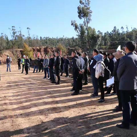 州委副书记、州人民政府州长迟中华一行到弥兴镇红梅村召开全州补充耕地工作现场推进会