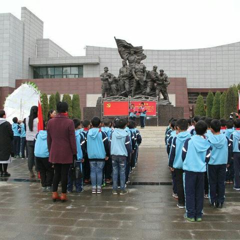 西宁市南川东路第二小学 “缅怀先烈，继承传统”主题扫墓活动（副本）