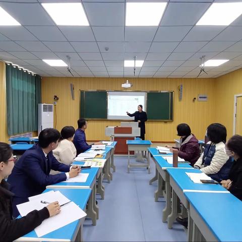 驻曲小学第一次音标教学推进会在东方学校举行