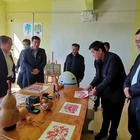 庙子小学开展“传递爱心，共享书香”赠书活动