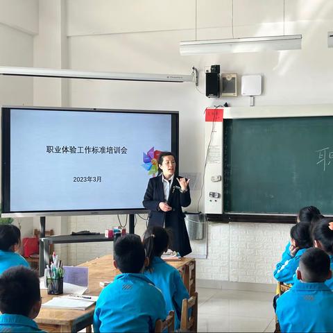 路在脚下，体验人生，点亮未来------记峡山双语学校4.9班职业体验