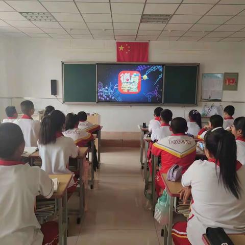 达拉特旗响沙湾小学德育学堂观看简报