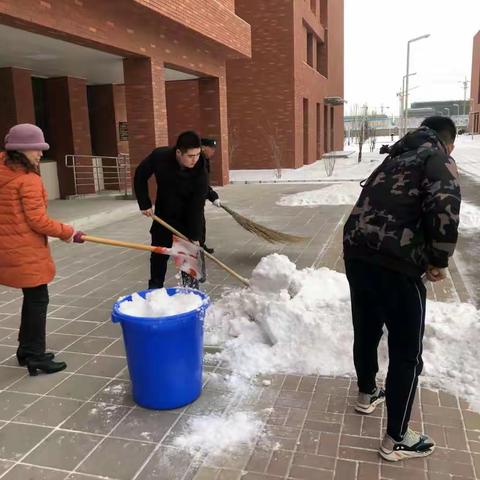 大雪见真情  师生暖人心