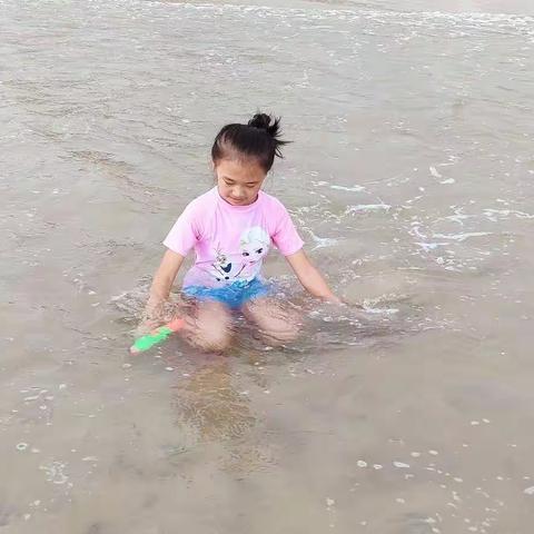 海边溜娃