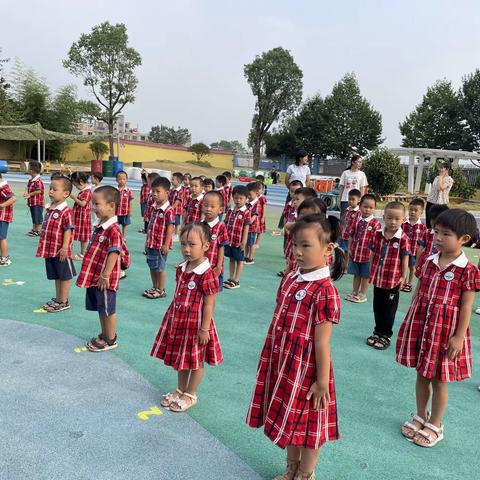 宁远县直属机关幼儿园月亮五班九月瞬间