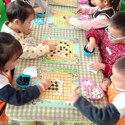 宝贝们的围棋课开始了