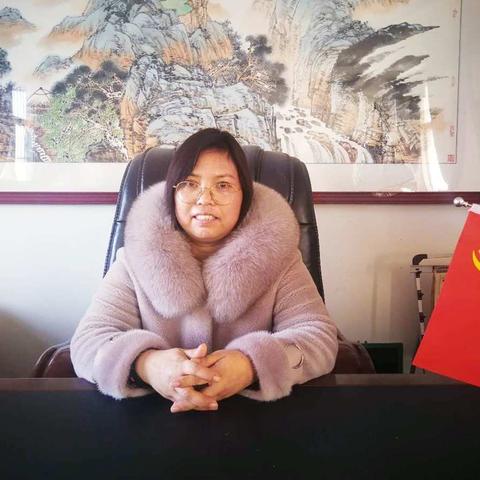 育龙学校全体教师给大家送春联拜大年