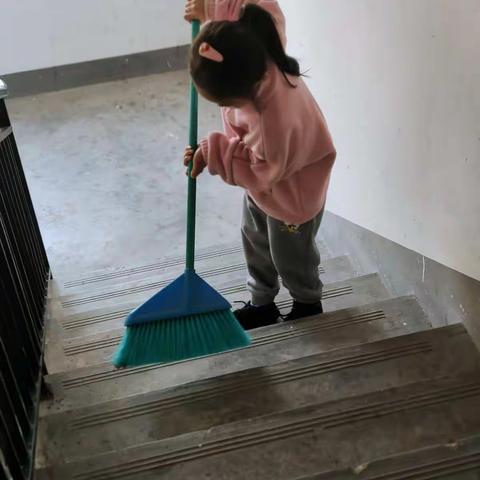 建德市月亮湾小学102班.曾驿涵.3.5雷锋日，学习雷锋好榜样。