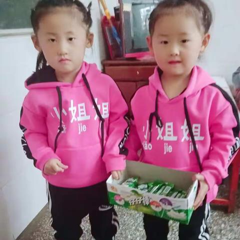 祝李梓溪、李梓叶姐妹花生日快乐