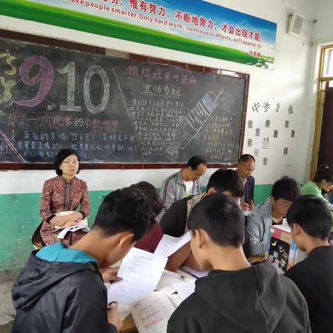 教研室郑主任带领中学组，到坞西中学进行教学常规落实情况检查。