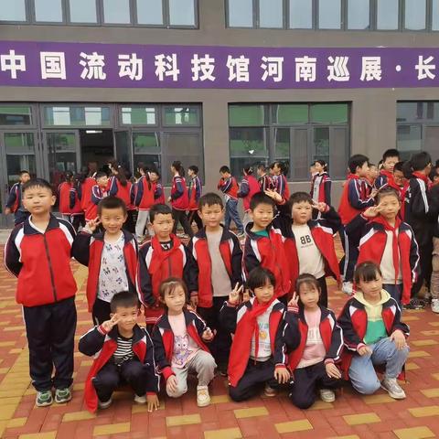 让科技打开乐学之门—蒲北街道北堆小学一年级全体师生科技馆之旅