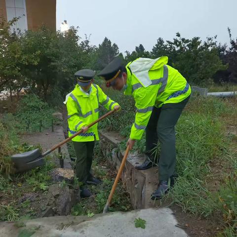 黄粱梦收费站积极应对雷雨天气，加强防汛保畅工作不放松