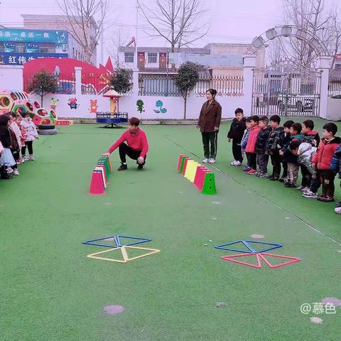 鸿洽在礼社区幼儿园新学期体能课以及植树节美篇