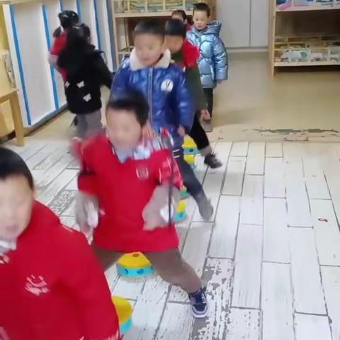 东方红幼儿园大四班半日流程