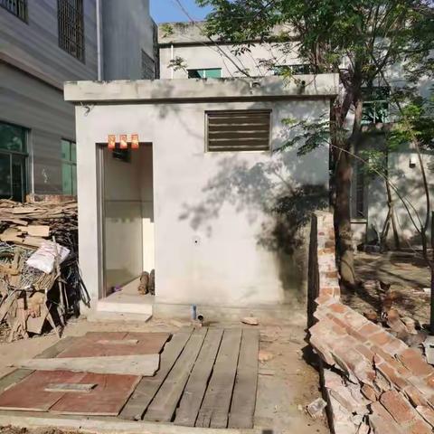 依法拆除原罗带粮所界线范围内4处违法建（构）筑物