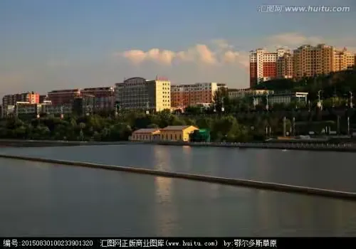 夜幕下的薛家湾镇