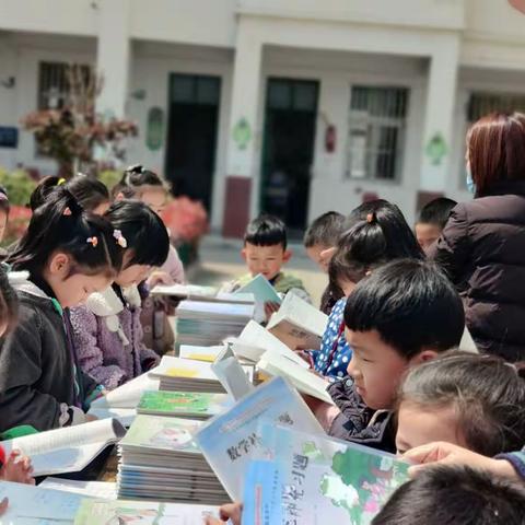 业务检查展风采 夯实常规提质量  ——李口小学开展教师业务检查与展示活动