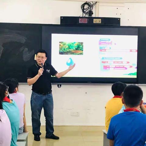 第十六周   三亚市实验小学七彩光课程———创客社团