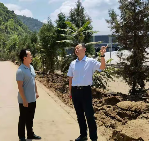 公司党委书记、总经理尚云鹏深入卢氏分公司调研防汛工作