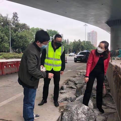 市交通运输局福田管理局紧急处置泥岗路地下空洞