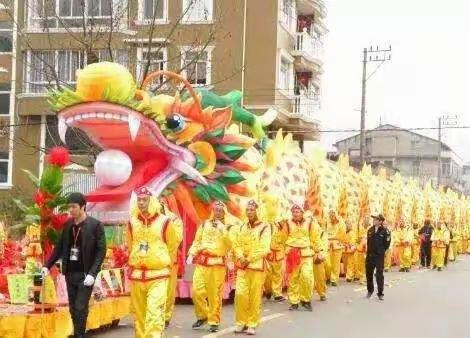 遇见元宵便是春，元宵点亮人间的彩灯，彩灯点亮了人们的心与生活。然而每一个人都怀着希望、梦想和信心