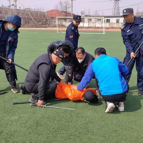 开展防暴演练，构建平安校园