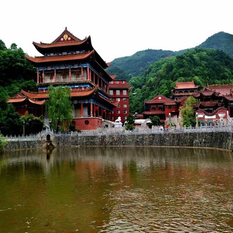 陇右第一福地，曼殊寺