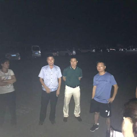 市环卫局夜间整治环境卫生