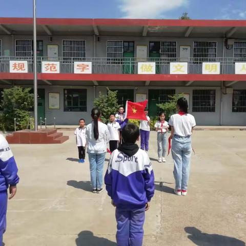 里牌岭小学“迎接少代会，争做好队员”主题活动