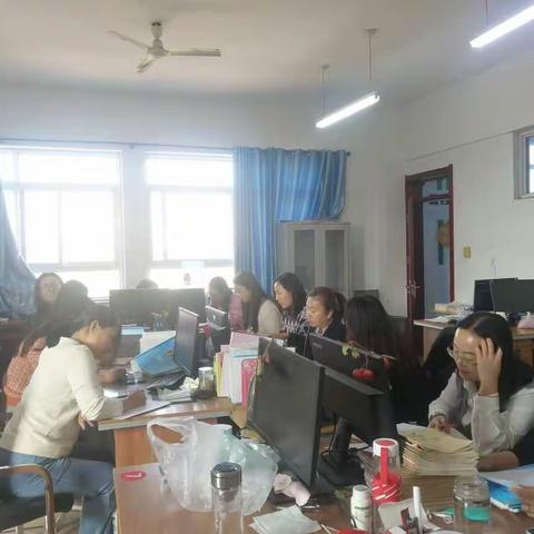 抓住课标教研，事半功倍。