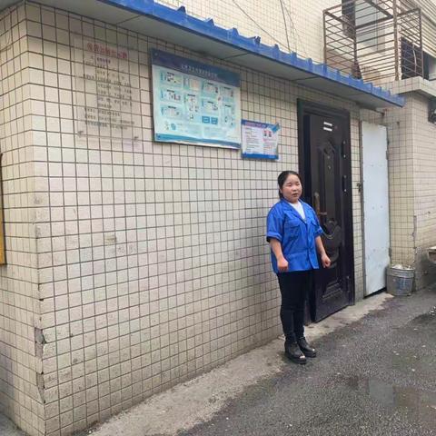 区财政局对炭市街公厕进行检查