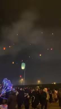 东新中心校五二班欢度元宵佳节