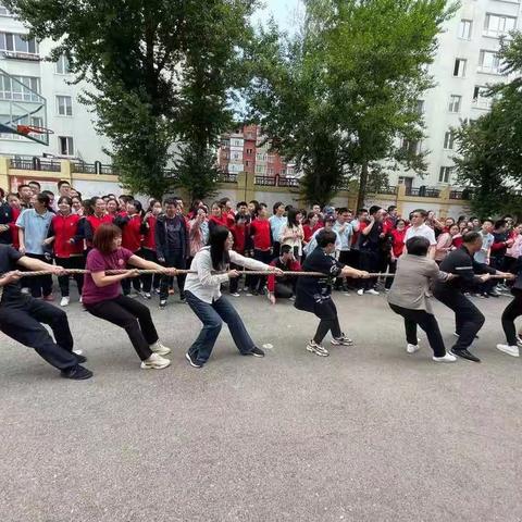 初四学年师生拔河比赛