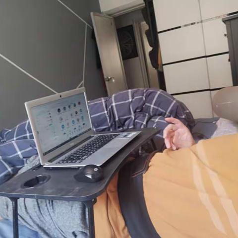 【抗疫楷模】47中学王睿教师——仰望灿烂星空勇当岁寒松柏