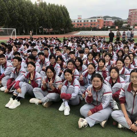 “点燃激情，放飞梦想”高三年级会操比赛