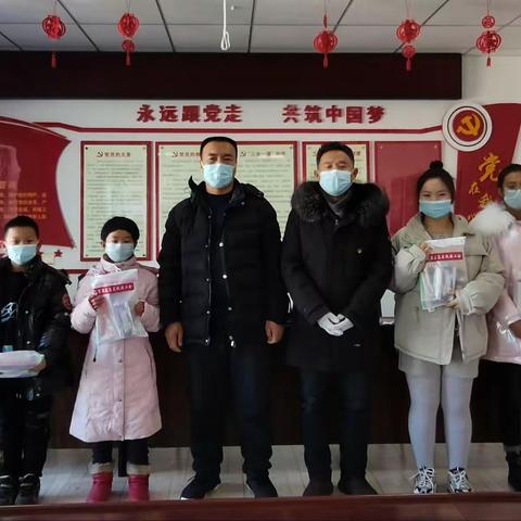 突泉县乌兰牧骑工会送温暖，关注留守儿童