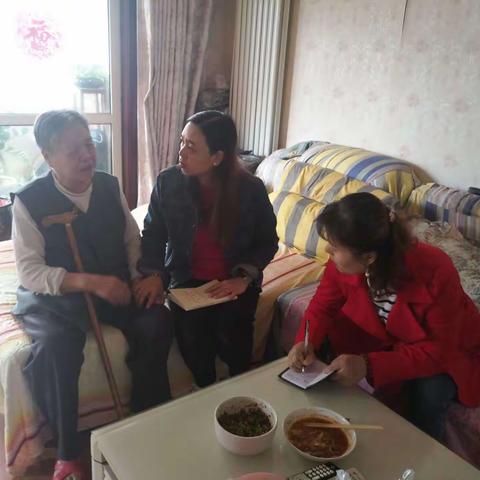 碑林区太乙路街道乐居场第一社区党支部组织开展“不忘初心、牢记使命”主题教育“送学上门”活动