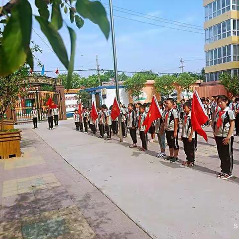 户村教育集团东常赦校区“致敬祖国70华诞  红领巾逐梦新时代”新队员入队仪式