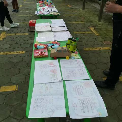 店子镇东大小学作业展评