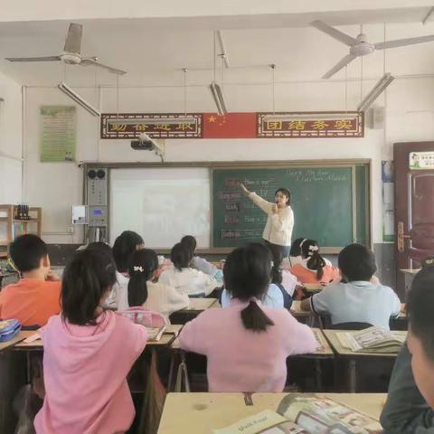 以景传意，让课堂动起来—记李塘实验学校英语教研