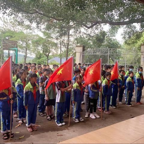 思勒小学“让红领巾更加鲜艳”一年级新队员入队主题活动