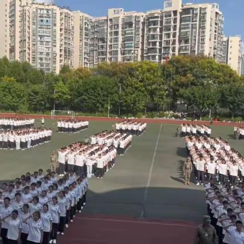 行劳神不倦，吃苦趁年华之白马中学高一（1）班军训