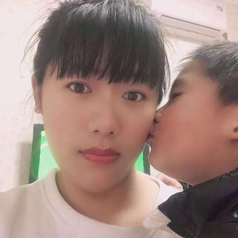 龙湖幼儿园小班祝所有女神节日快乐