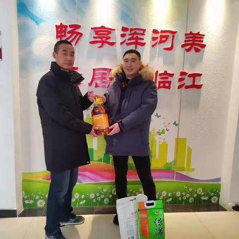 顺城区政协委员杨寰宇献爱心走访困难群体