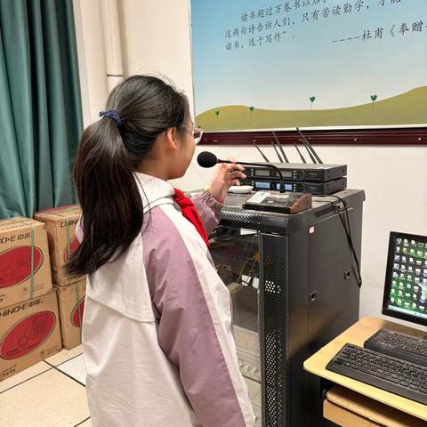 追‘锋’少年在行动，雷锋精神耀校园