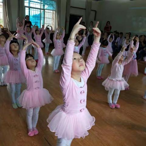 水钢机关幼儿园舞蹈班学期汇报