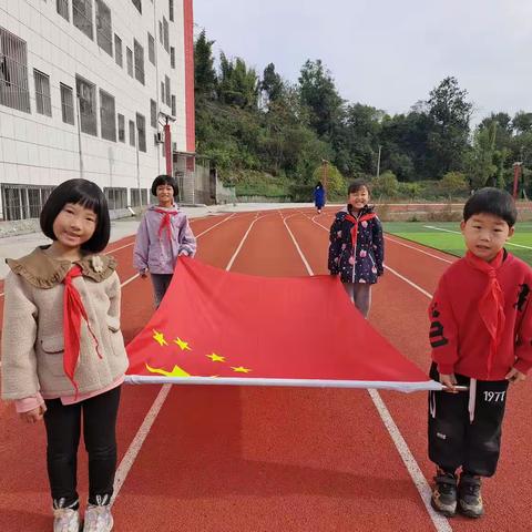 与安全相伴—育才小学第十周升国旗仪式