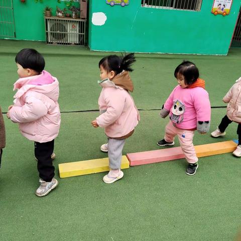 金色童年幼儿园小中班第四周精彩分享