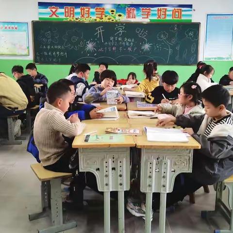 书写是语文学习中必不可少的一项练习，在教育教学中有特别重要地位。于是我们北漳小学开展了第一届书写大赛！