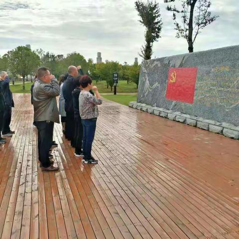 党员联系户  情暖幸福路